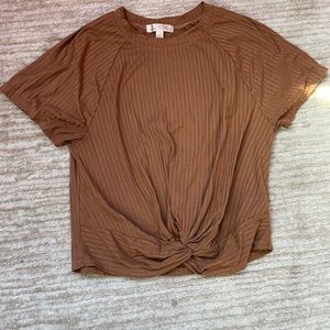 Nine Britton cropped knotted tee